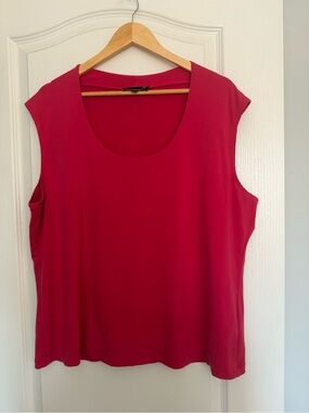 Classic Scoop Neck Top in Deep Raspberry Pink